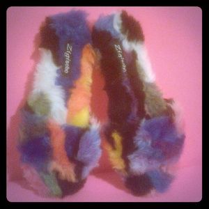 SZ 8 MULTI COLOR ZIGI SOHO FURRY FLAT FLIP FLOPS